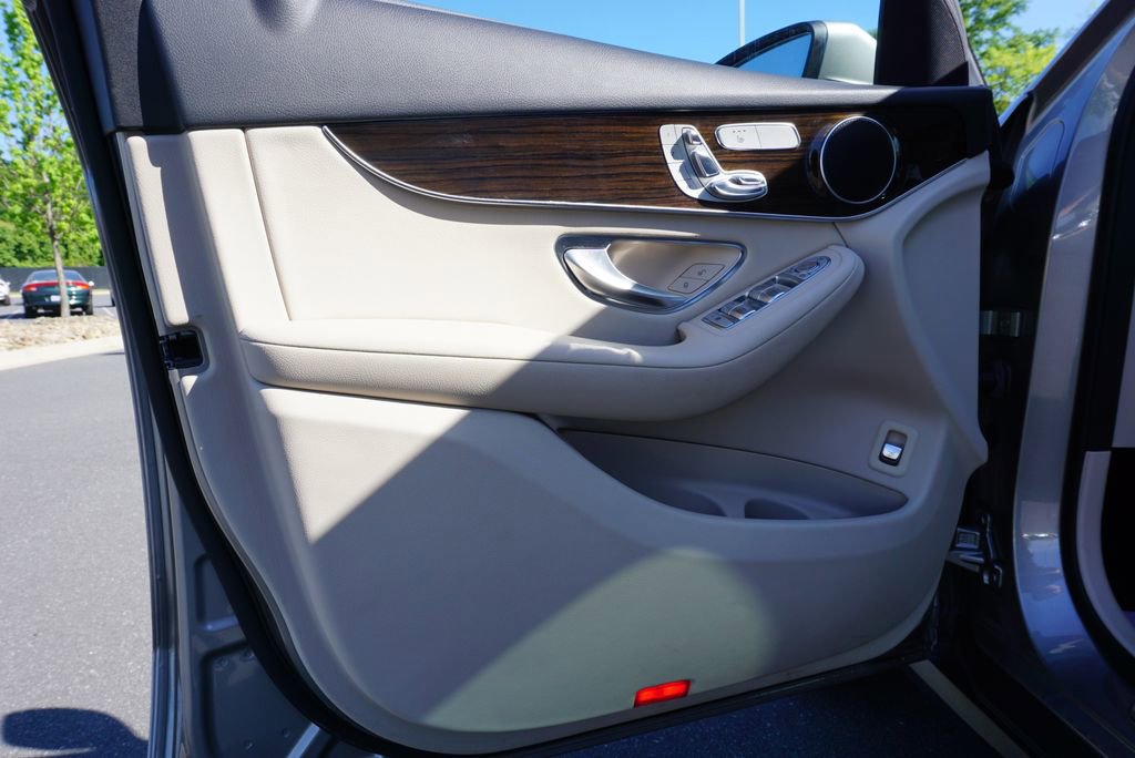 Used 2019 Mercedes-Benz GLC 300 image 18