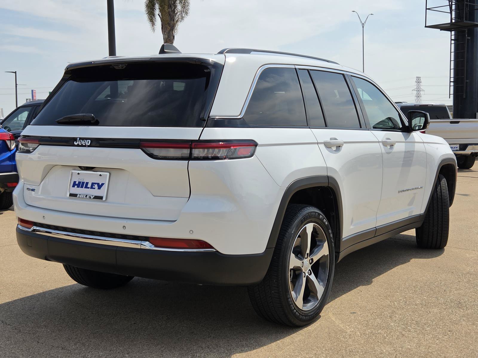 Used 2023 Jeep Grand Cherokee 4WD 4xe w/ Luxury Tech Group II image 4