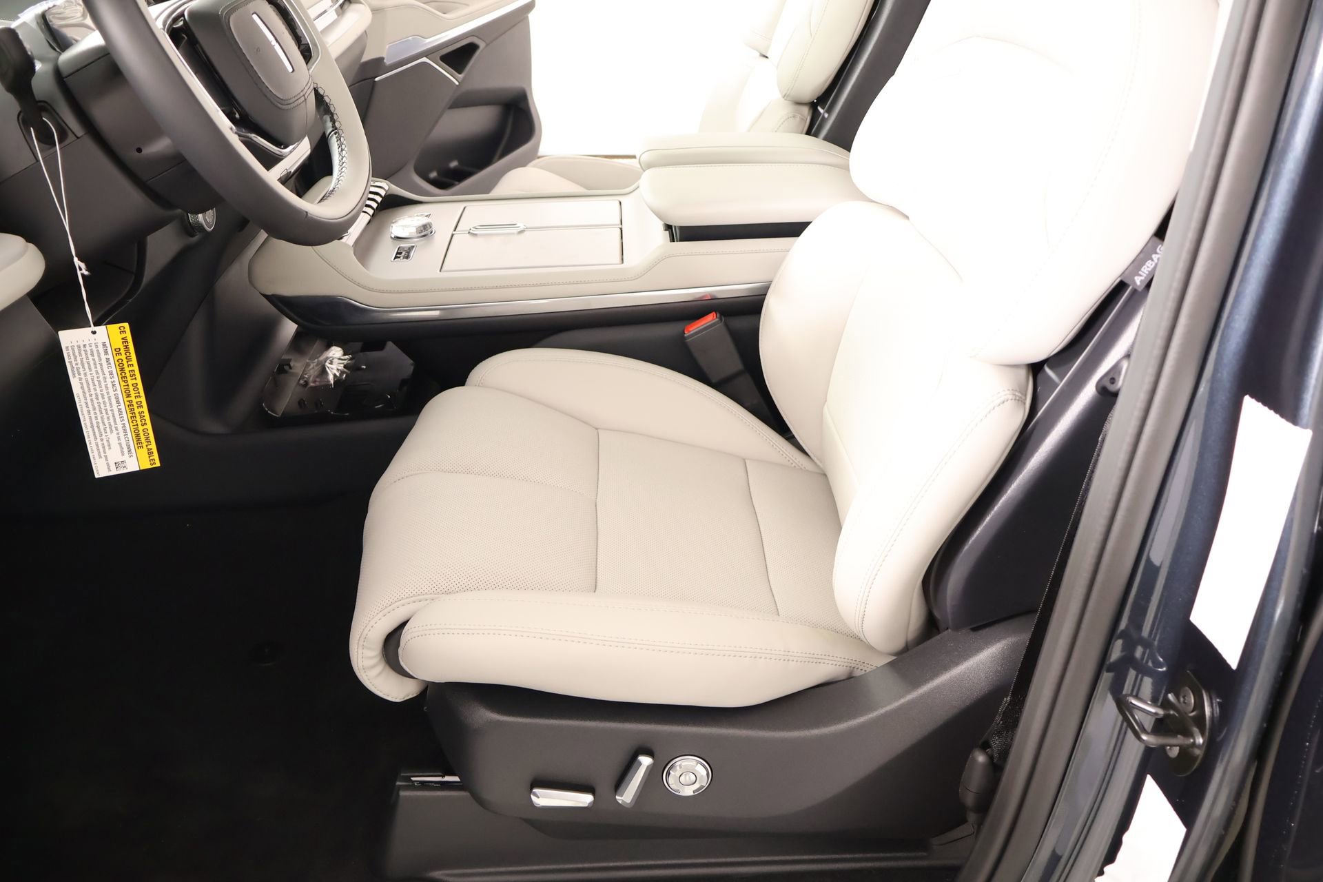 New 2026 Lincoln Navigator Reserve w/ Jet Appearance Package AWD/4WD image 12