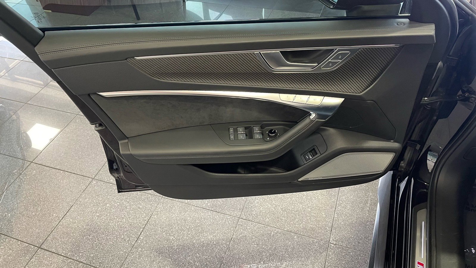 Used 2024 Audi RS 6 performance w/ Matte Carbon Package AWD/4WD image 25