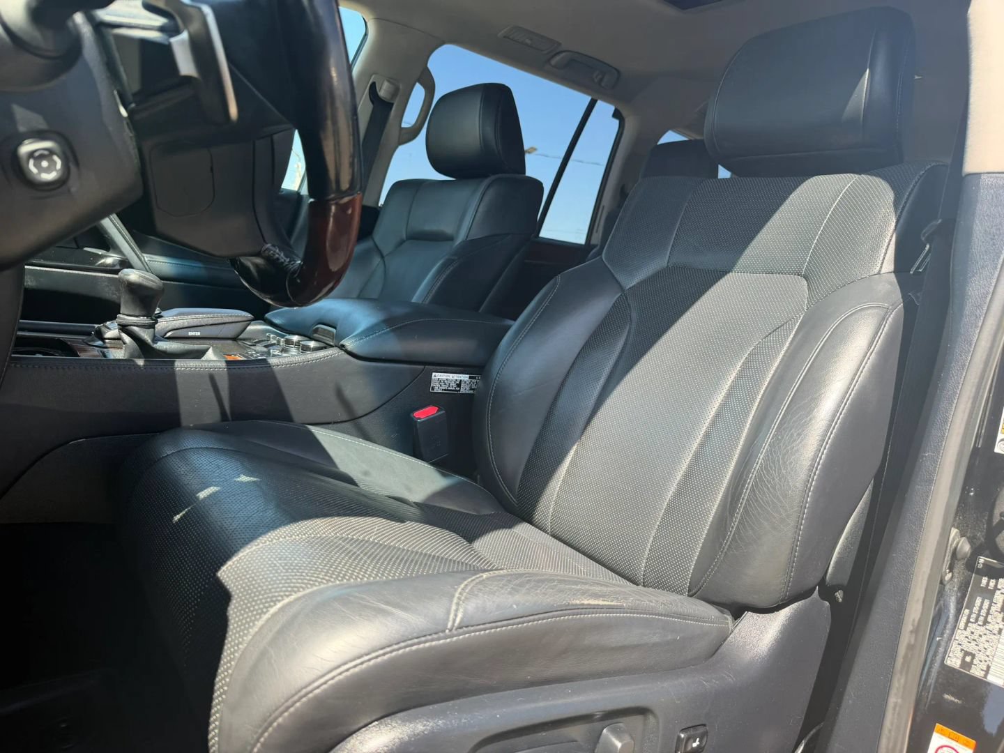 Used 2017 Lexus LX 570 4WD w/ Luxury Package image 11
