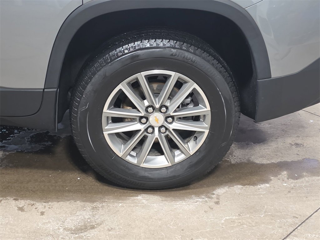 Used 2023 Chevrolet Traverse LT w/ Rear Camera Mirror Package image 33