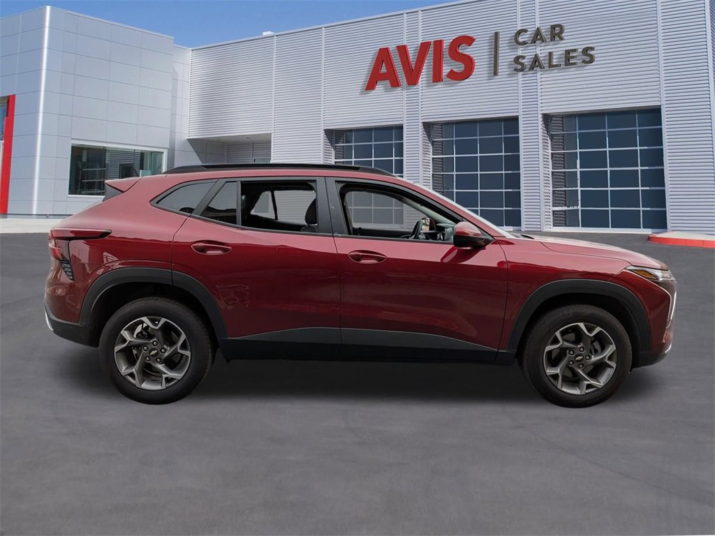 Used 2025 Chevrolet Trax LT w/ LT Convenience Package image 5