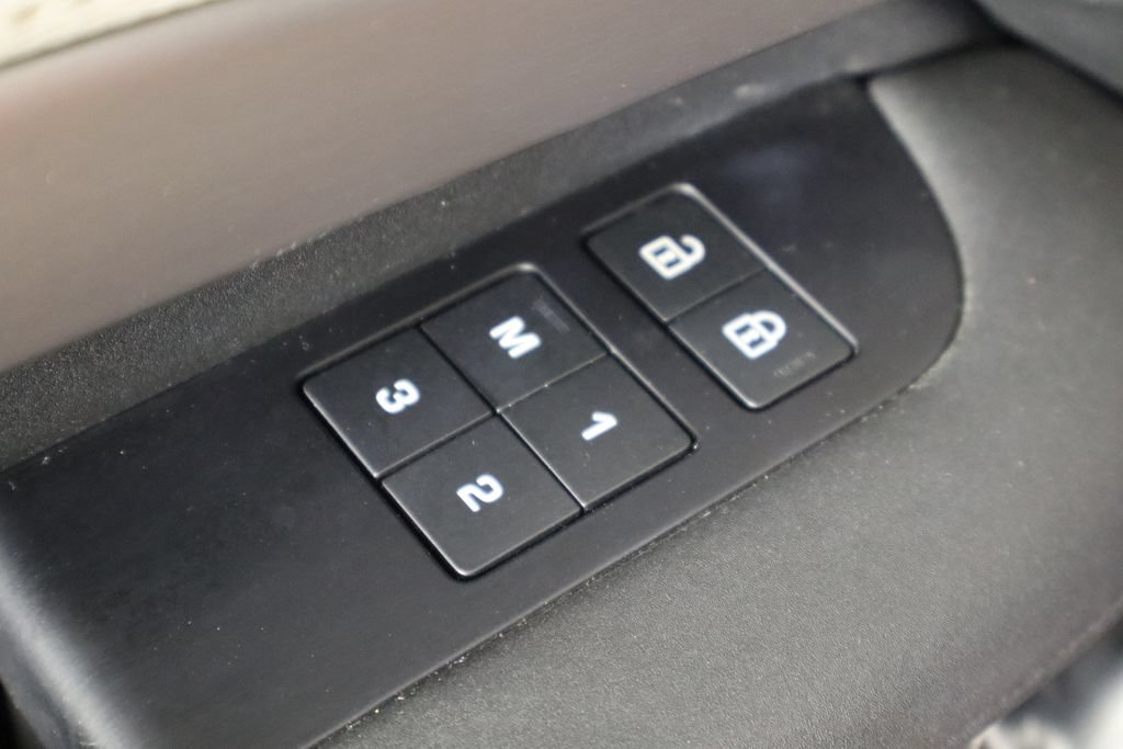 Used 2022 Land Rover Discovery HSE R-Dynamic AWD/4WD image 19