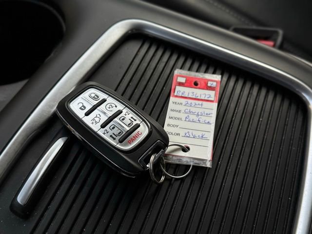 Certified 2024 Chrysler Pacifica Touring-L image 41