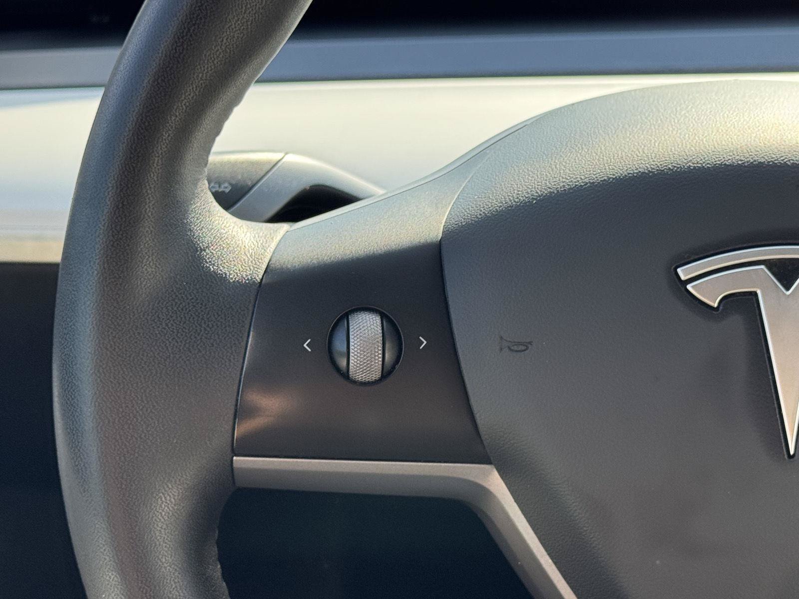 Used 2021 Tesla Model Y Long Range AWD/4WD image 24