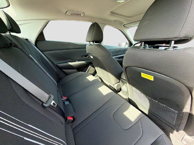 Certified 2025 Hyundai Elantra SEL FWD image 28