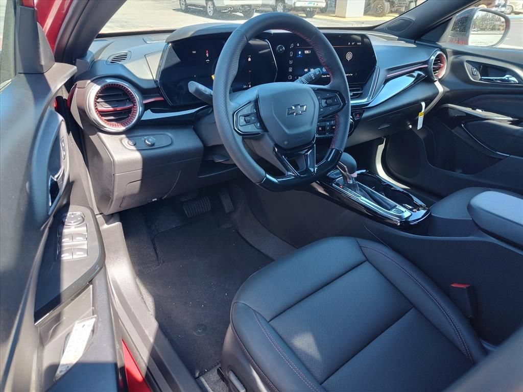 Used 2026 Chevrolet Trax RS w/ Sunroof Package FWD image 10