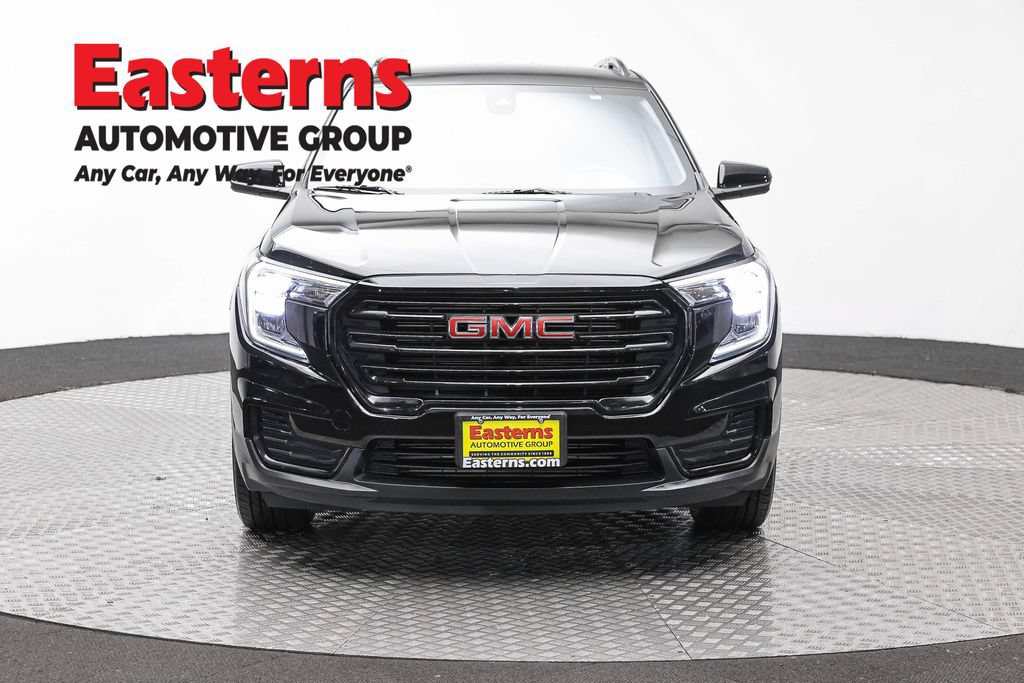 Used 2023 GMC Terrain SLE w/ Driver Convenience Package AWD/4WD image 2