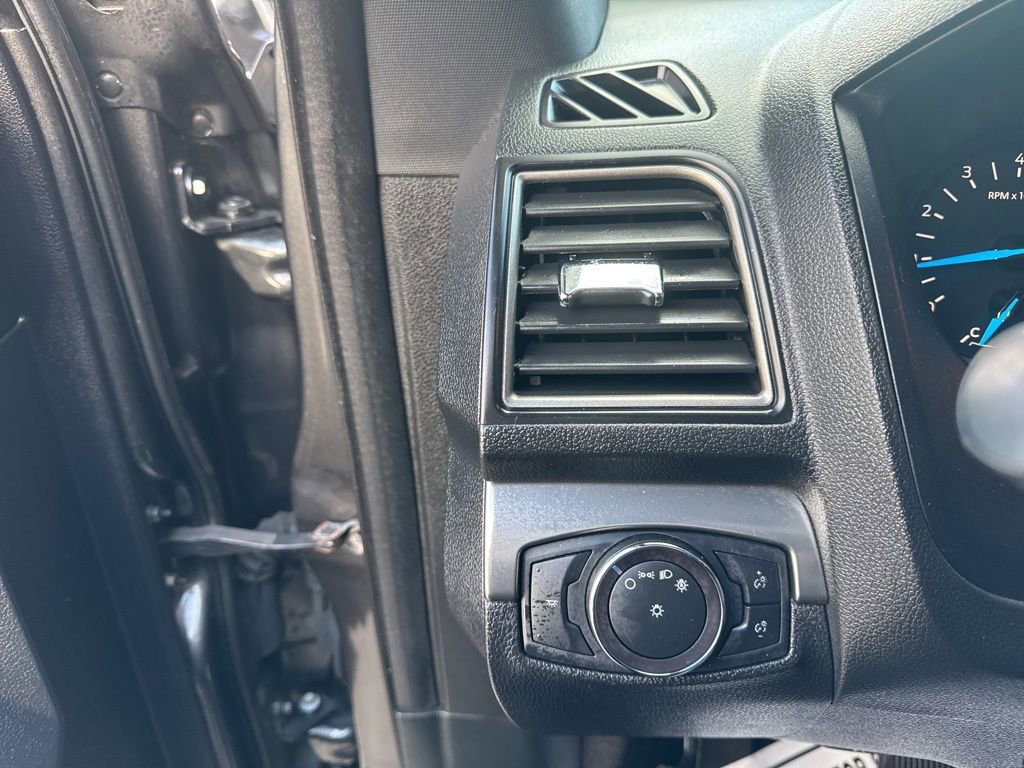 Used 2019 Ford Explorer XLT image 12