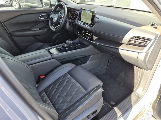 Used 2023 Nissan Rogue Platinum w/ Platinum Premium Package image 12