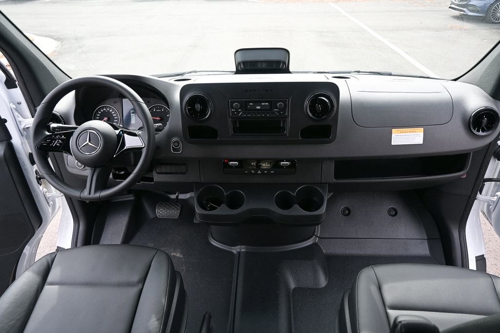 Used 2025 Mercedes-Benz Sprinter 2500 image 17