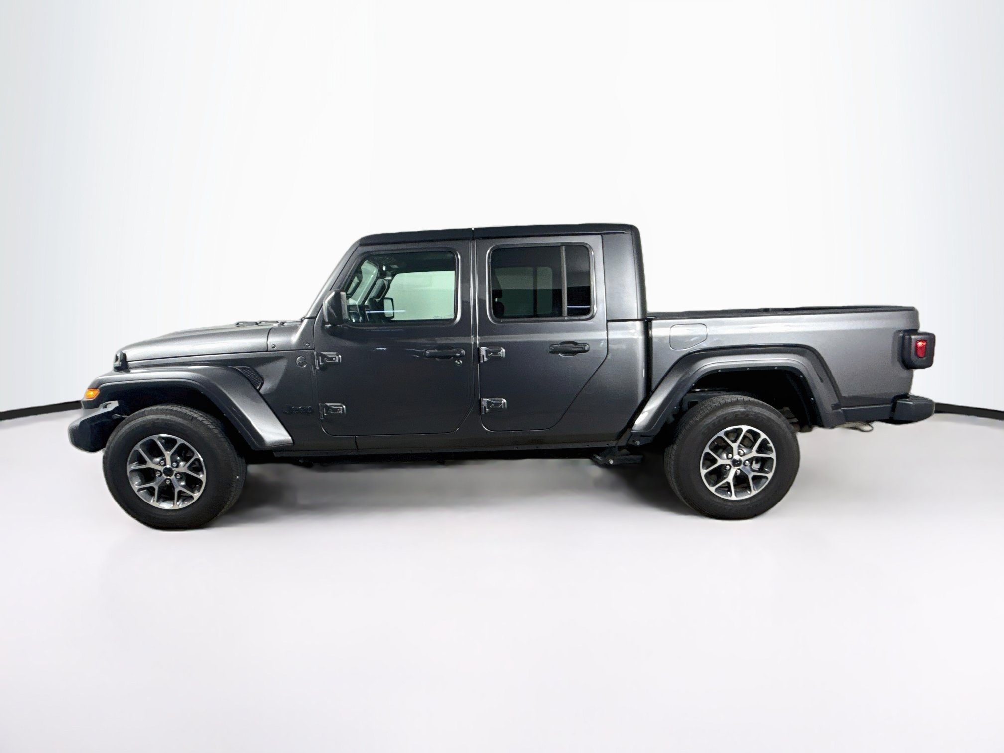 Used 2023 Jeep Gladiator Sport AWD/4WD image 7