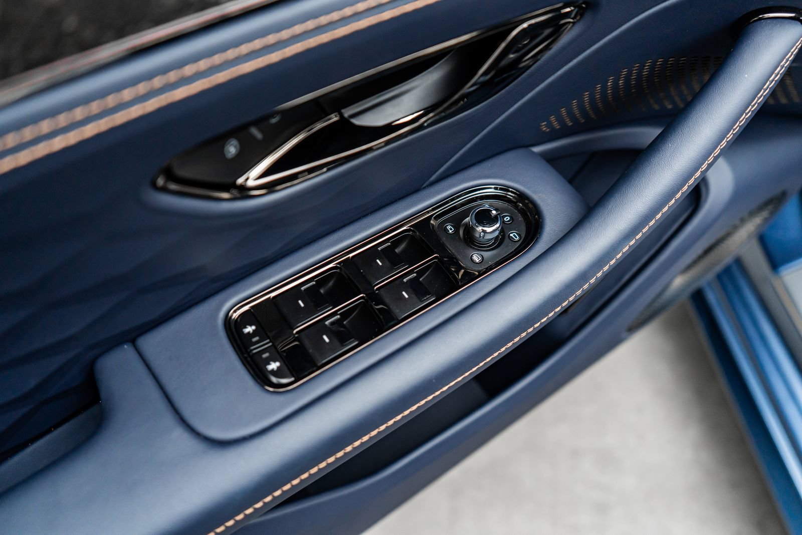 Certified 2025 Bentley Flying Spur Plug-In Hybrid AWD/4WD image 25