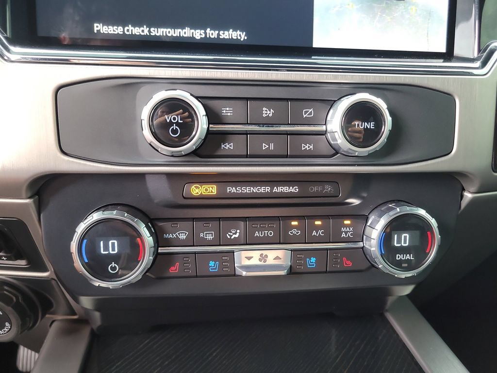 Certified 2022 Ford F250 Platinum w/ FX4 Off-Road Package AWD/4WD image 23