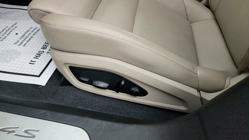 Used 2021 Porsche Taycan 4S image 11