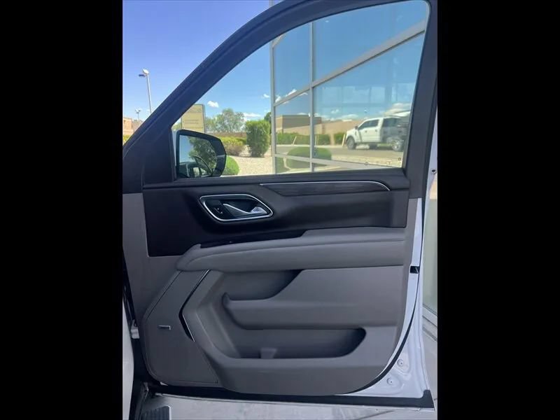 Used 2022 Chevrolet Suburban Z71 w/ Luxury Package AWD/4WD image 27