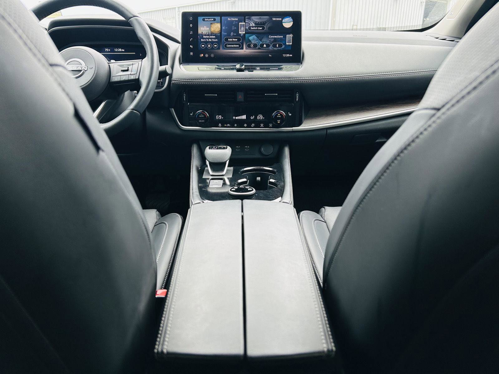 Used 2024 Nissan Rogue Platinum image 26