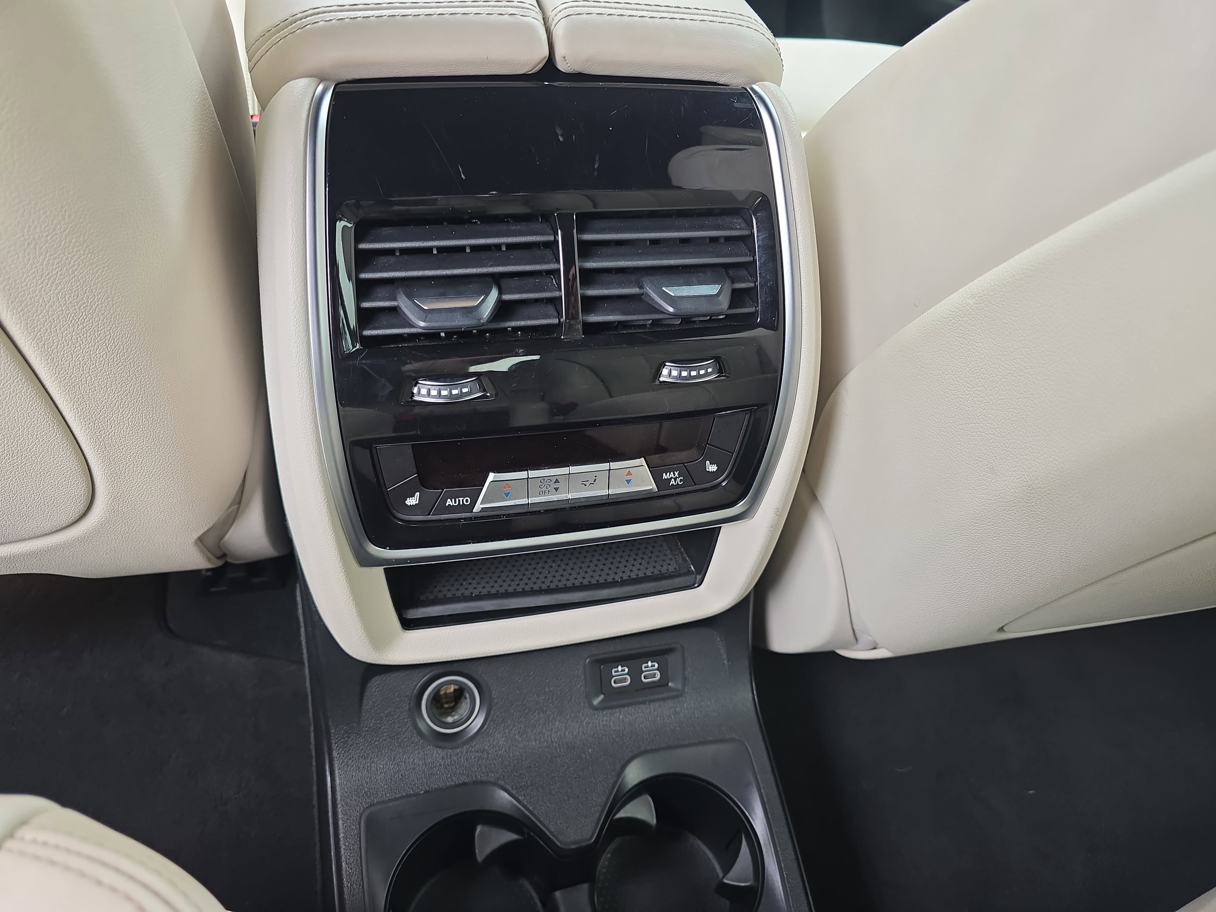 Used 2020 BMW X7 M50i w/ Dynamic Handling Package AWD/4WD image 41