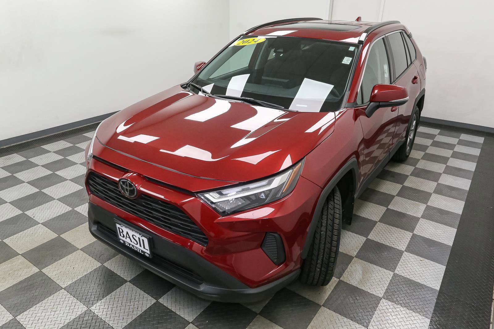 Used 2024 Toyota RAV4 XLE w/ Convenience Package image 6