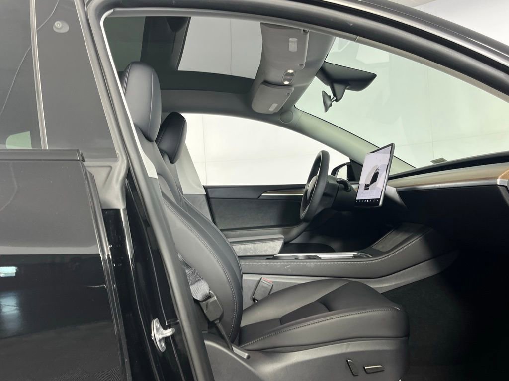 Used 2025 Tesla Model Y Long Range image 30