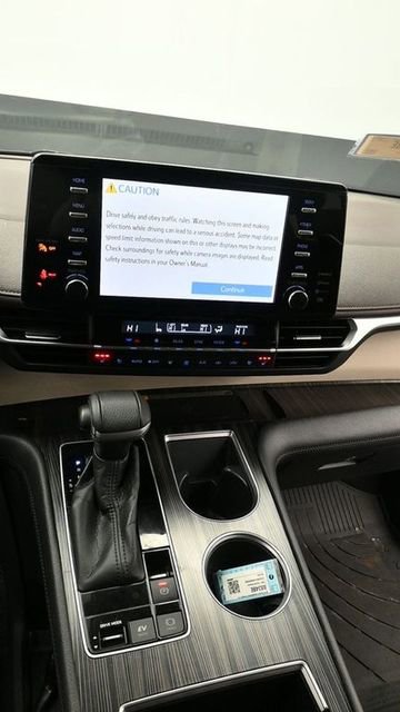 Used 2022 Toyota Sienna Platinum image 18