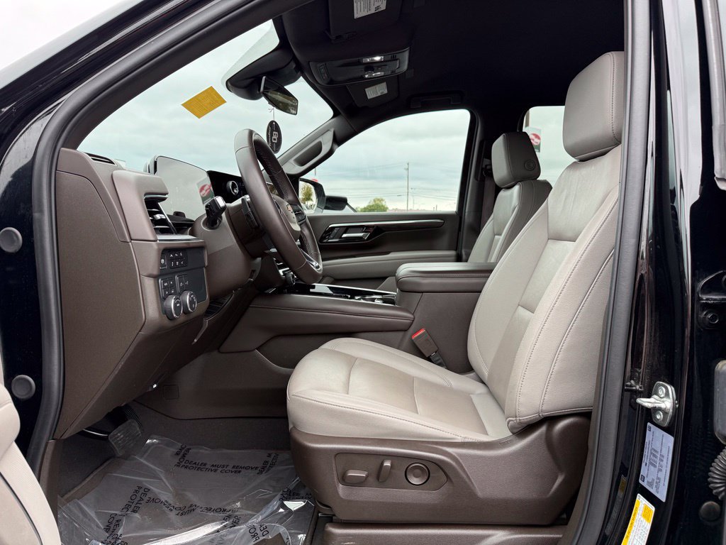 Used 2025 Chevrolet Suburban LT AWD/4WD image 27