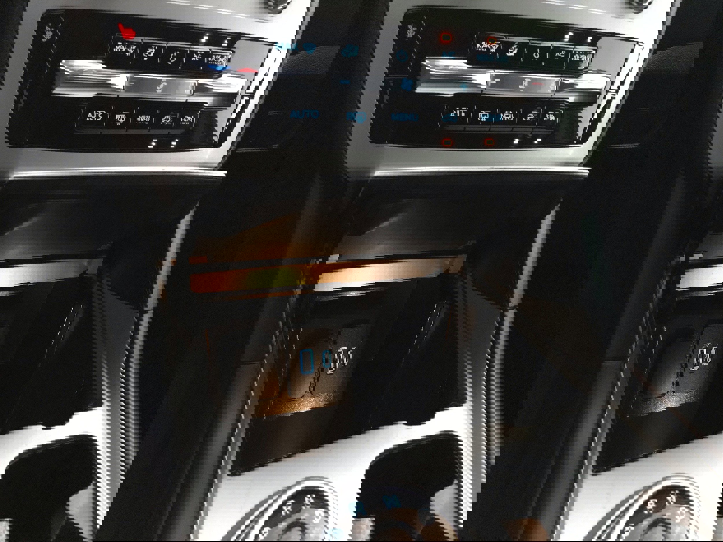 Used 2022 Ford Explorer XLT image 30