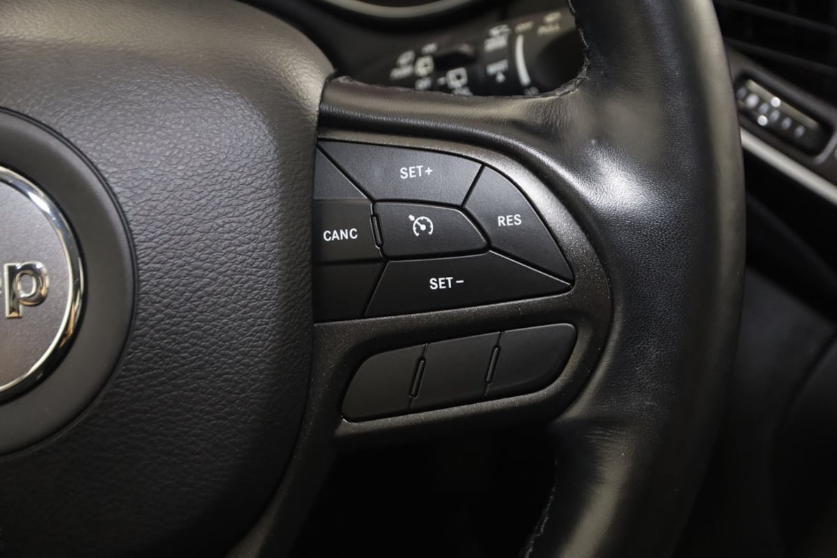 Used 2020 Jeep Cherokee Trailhawk w/ Cold Weather Group AWD/4WD image 33