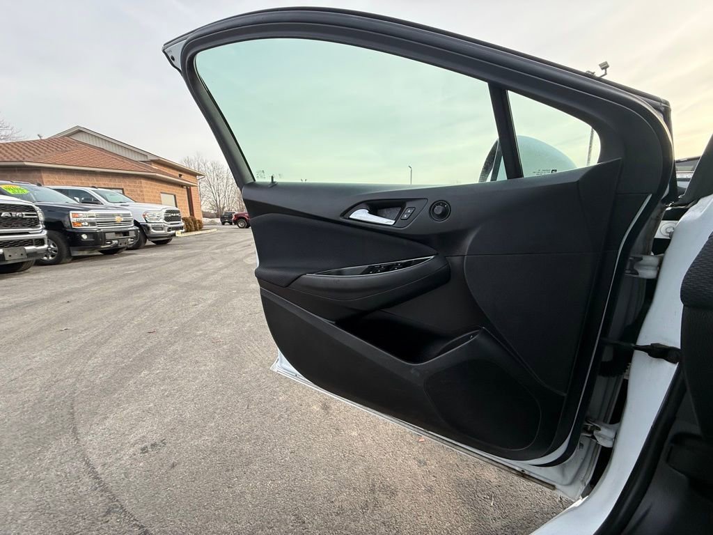 Used 2017 Chevrolet Cruze LT image 17