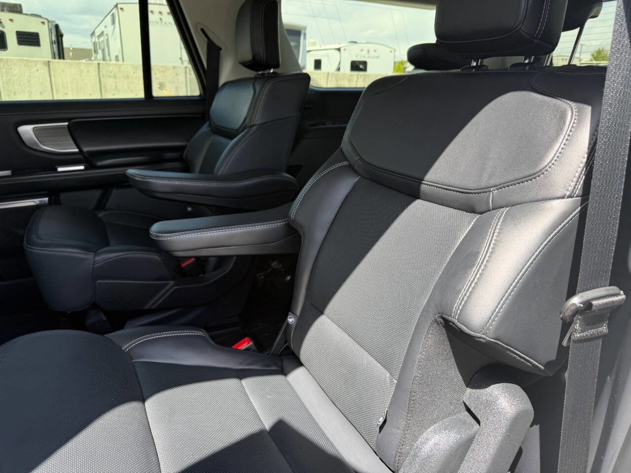 Used 2025 Ford Expedition Max Platinum image 21