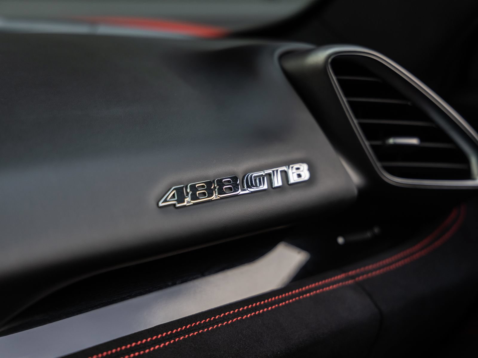Used 2017 Ferrari 488 GTB RWD image 41
