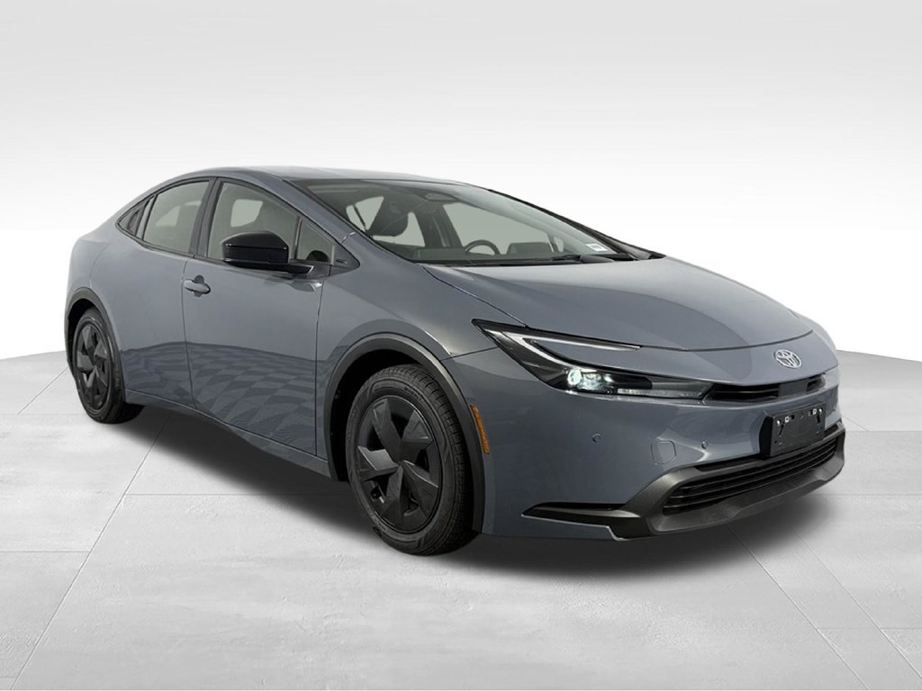 Used 2025 Toyota Prius LE FWD image 4