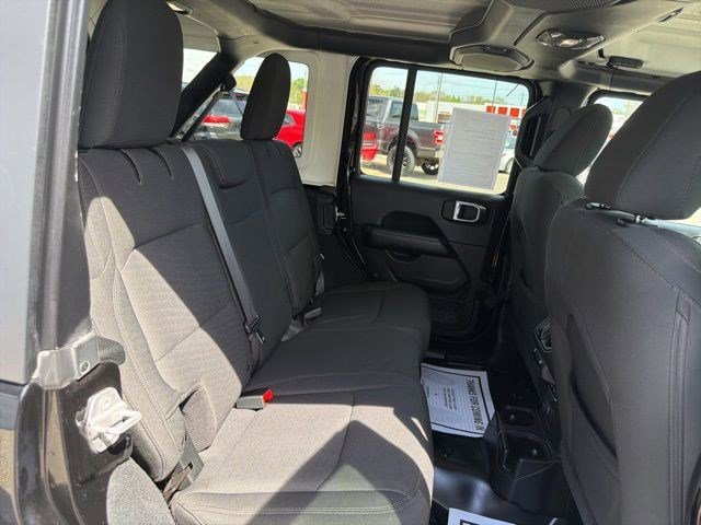 Used 2018 Jeep Wrangler Unlimited Sahara AWD/4WD image 18