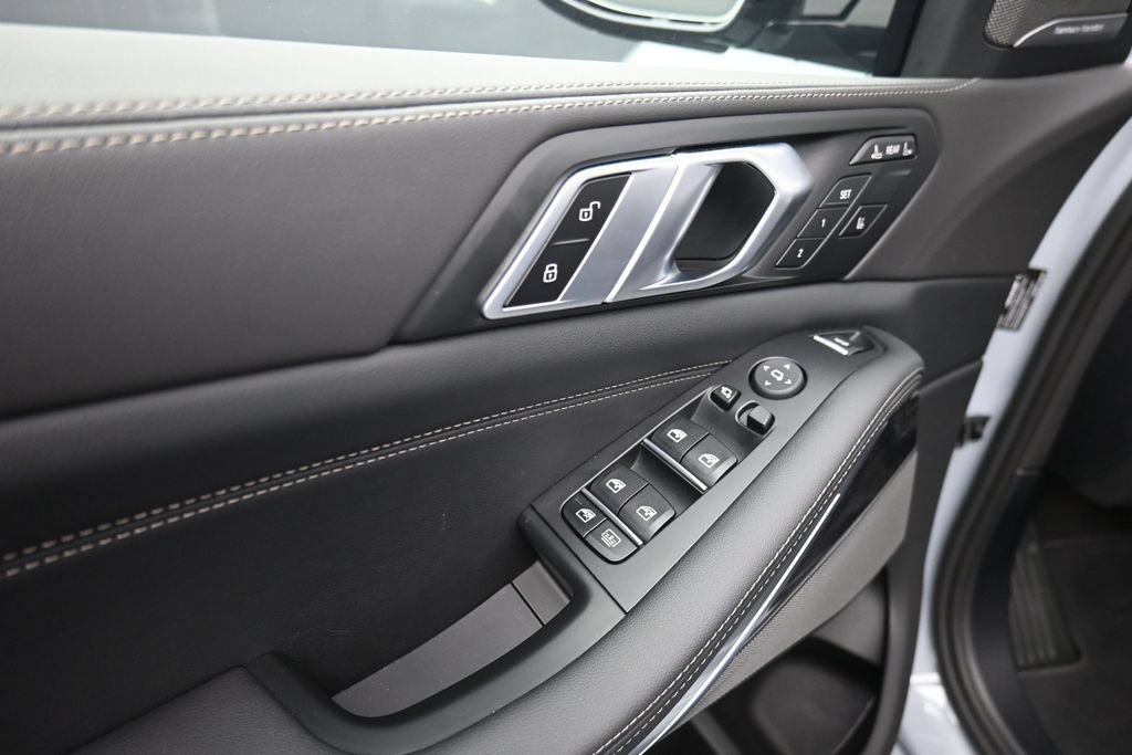 Used 2026 BMW X7 xDrive40i w/ M Sport Package AWD/4WD image 9