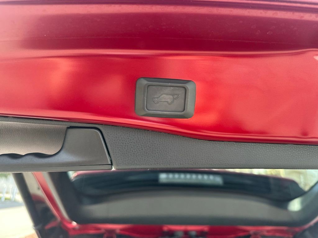 Used 2022 Toyota RAV4 XLE w/ Convenience Package image 8