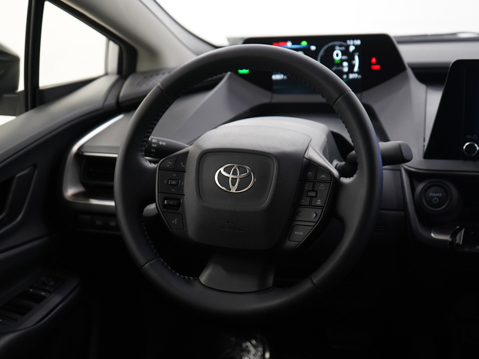 Used 2025 Toyota Prius LE image 15