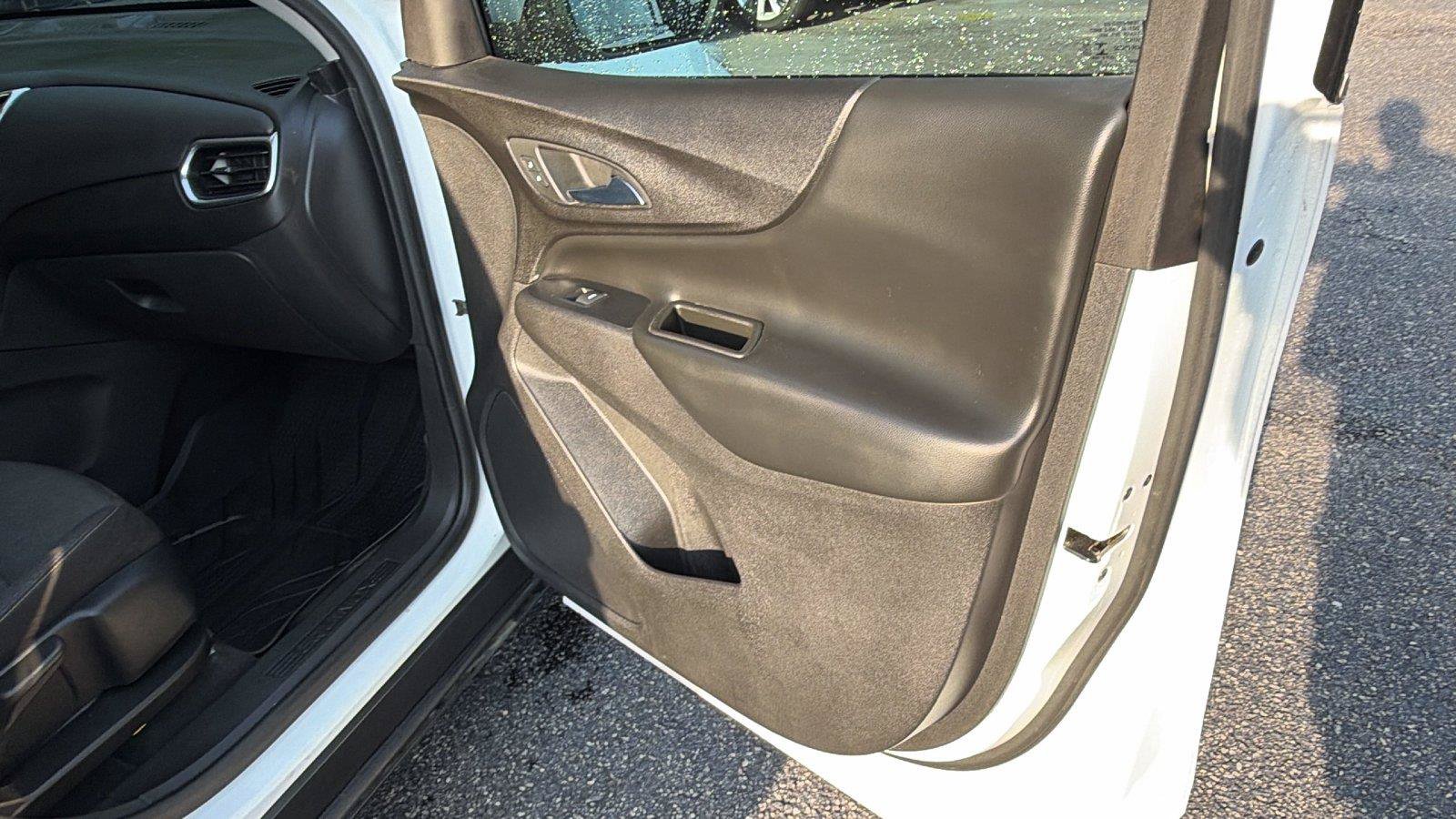 Used 2020 Chevrolet Equinox LT FWD image 17