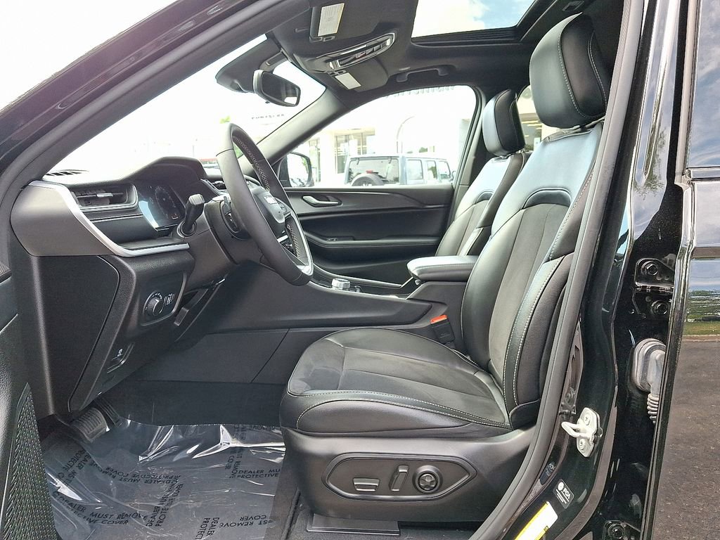 Certified 2024 Jeep Grand Cherokee L Altitude AWD/4WD image 14