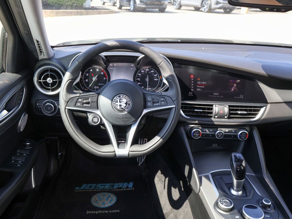 Used 2018 Alfa Romeo Giulia Ti Sport w/ Quick Order Package 22S Sport AWD/4WD image 18