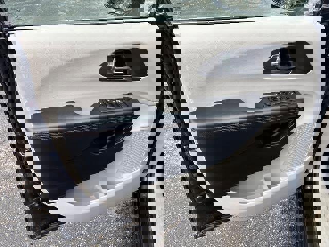 Used 2020 Chrysler Pacifica Touring w/ Advanced Safetytec Group image 10