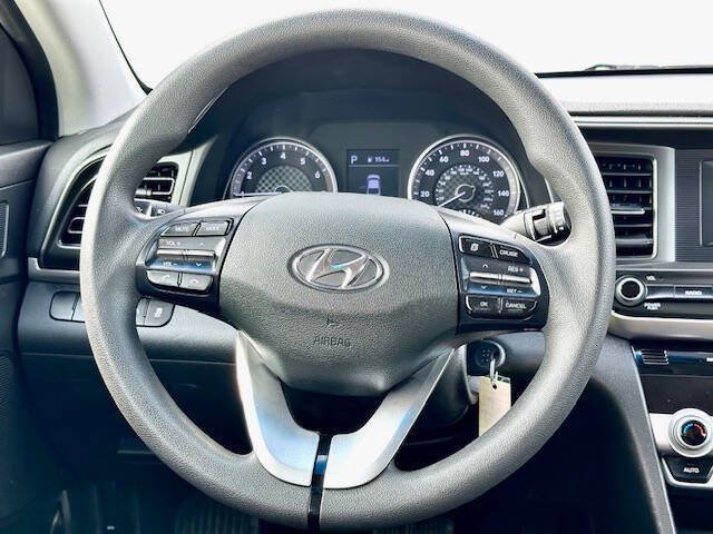 Used 2020 Hyundai Elantra SE w/ Cargo Package (C1) FWD image 15