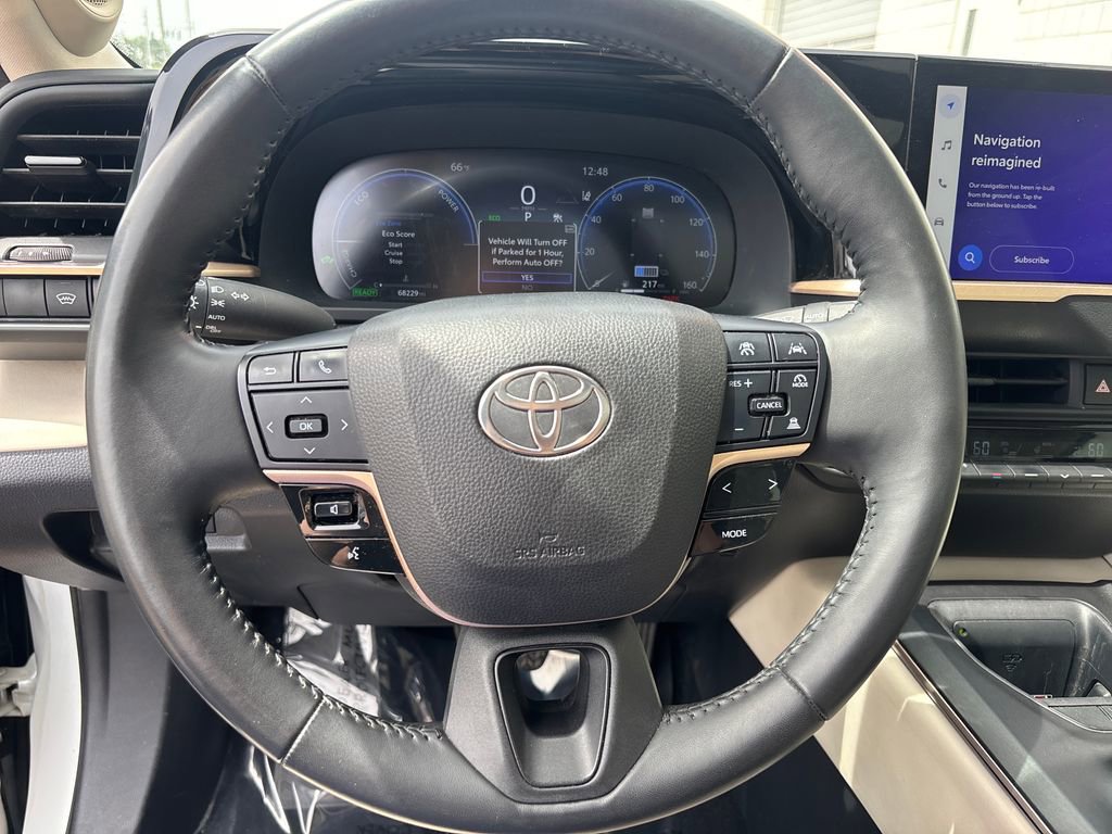 Used 2023 Toyota Crown Limited image 31