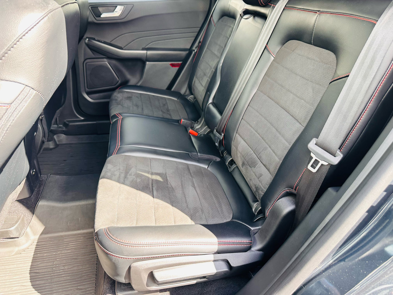 Used 2022 Ford Escape SEL w/ SEL Stealth AWD Package image 33