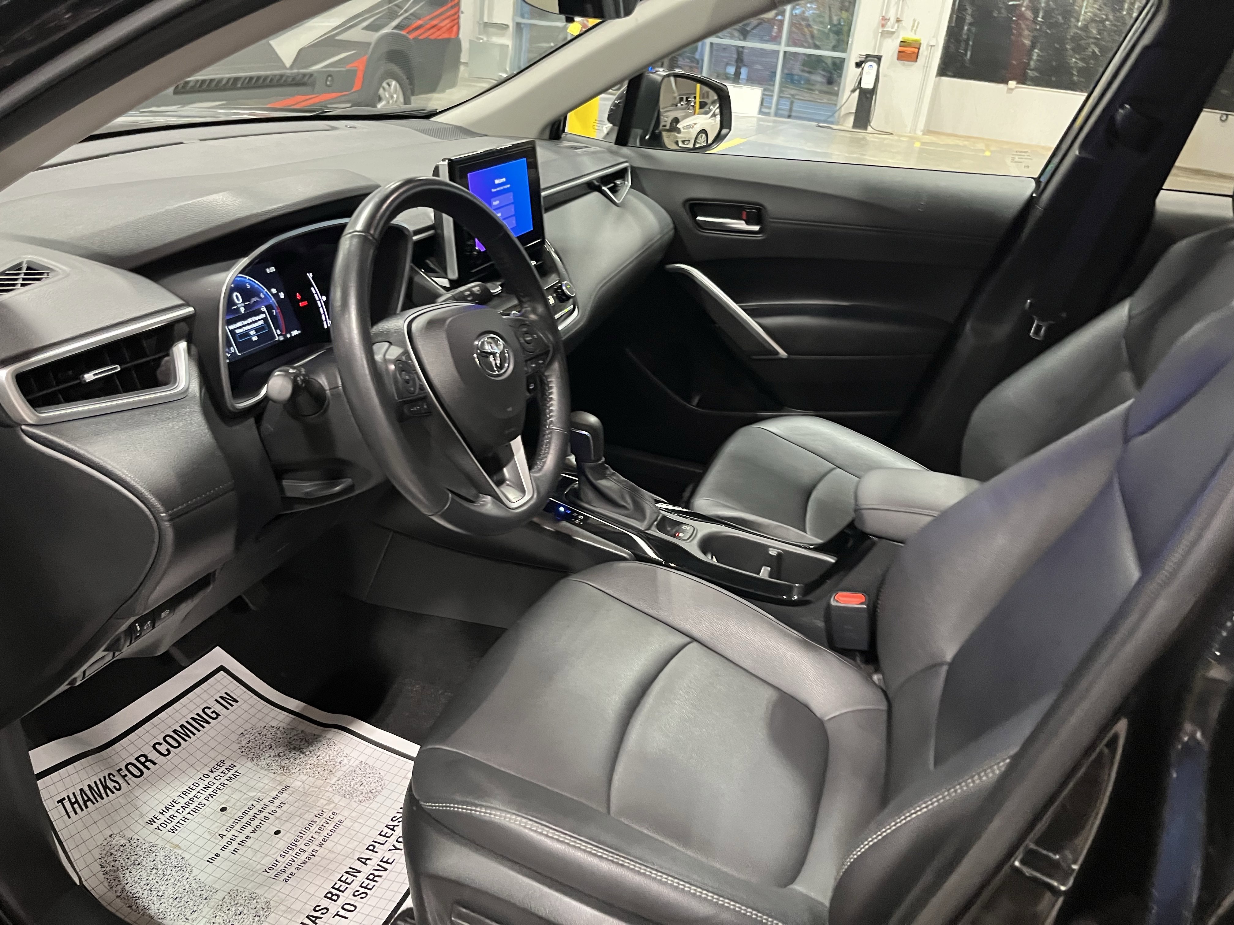 Used 2024 Toyota Corolla Cross XLE image 9