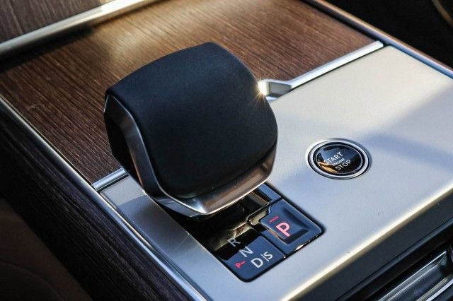 New 2025 Land Rover Range Rover Long Wheelbase SE image 39