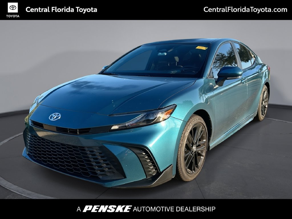 Used 2025 Toyota Camry SE FWD image 1