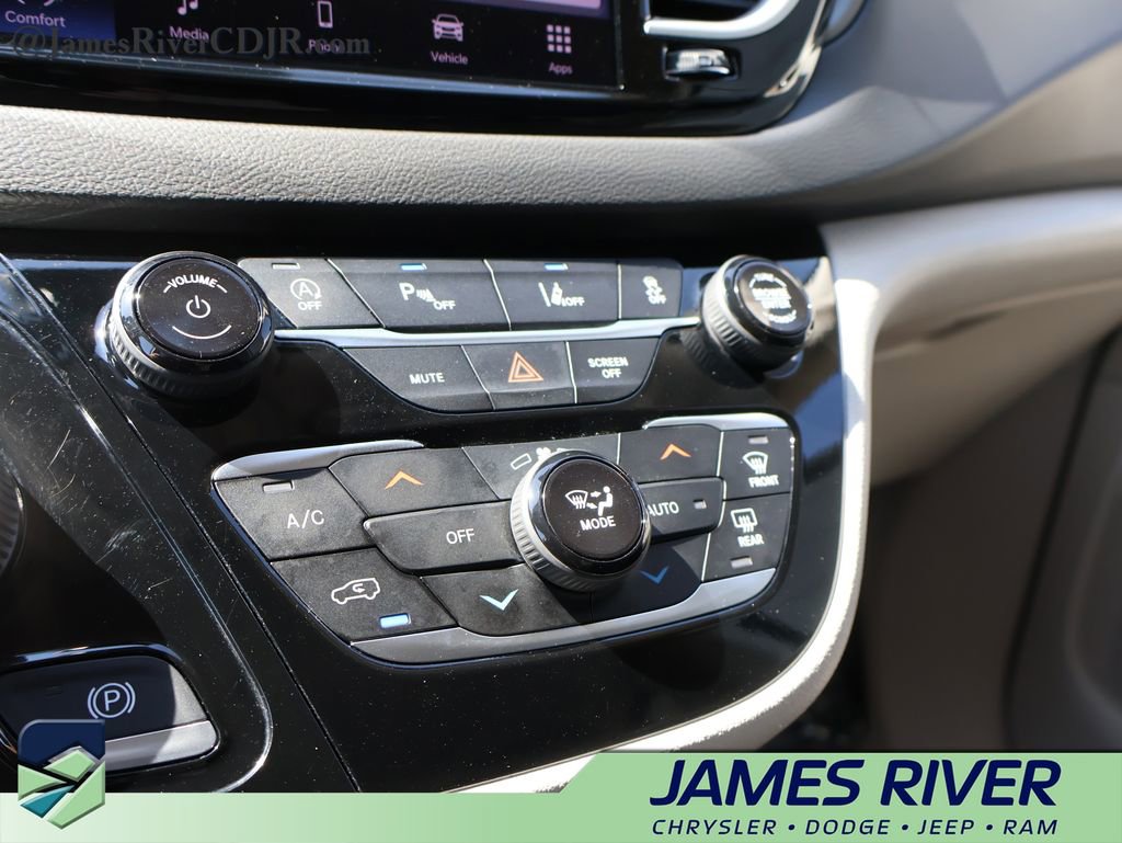 Used 2024 Chrysler Pacifica Touring-L FWD image 33