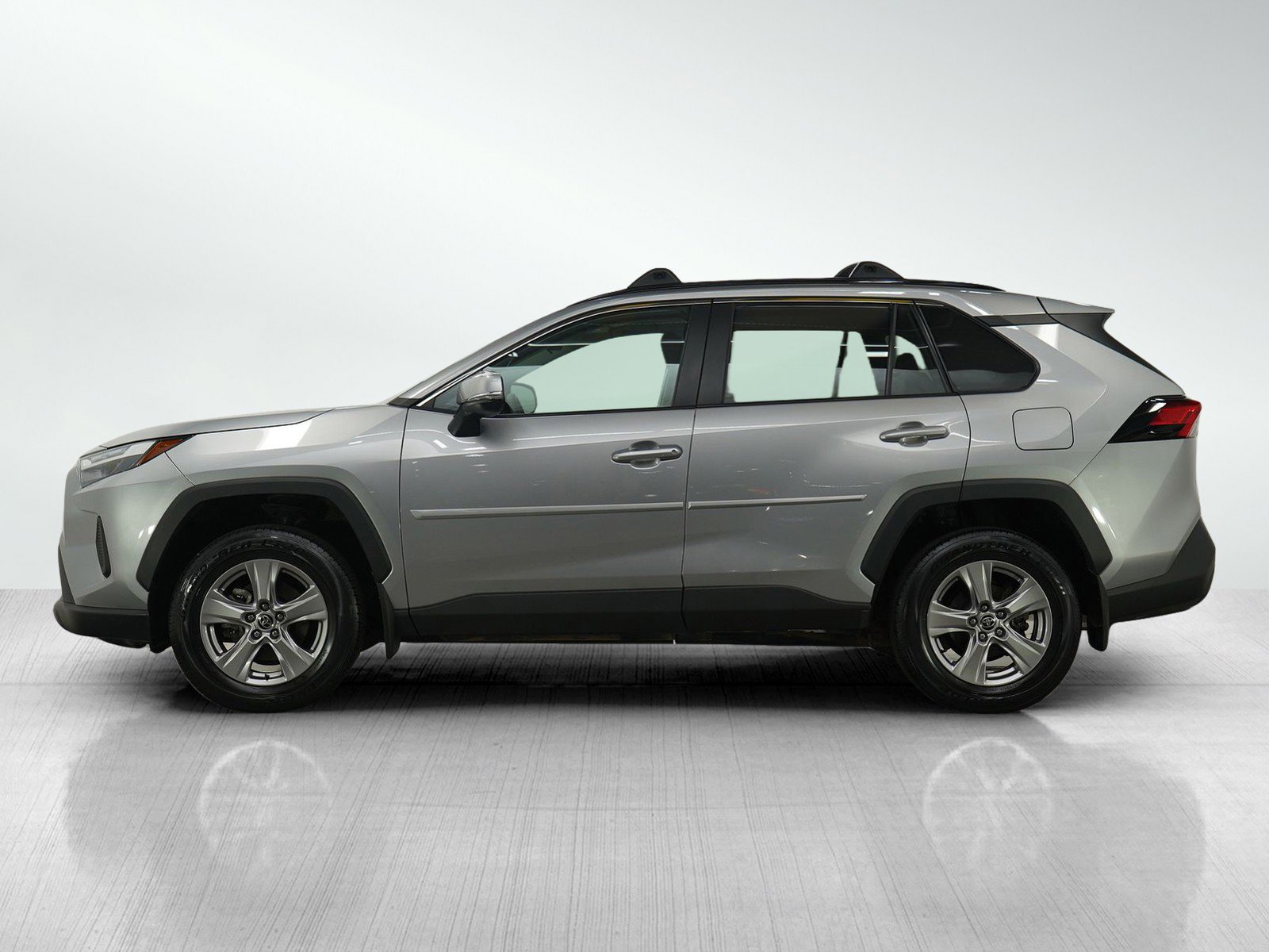 Used 2022 Toyota RAV4 XLE image 2
