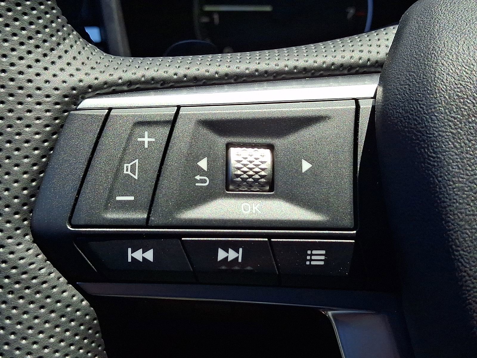 New 2026 Mitsubishi Outlander LE AWD/4WD image 19